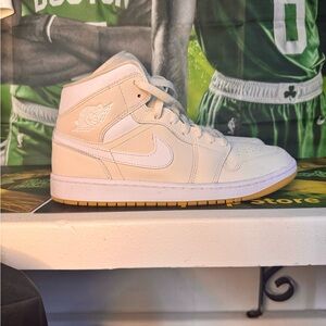 Nike Air Jordan Mid in Cream and White